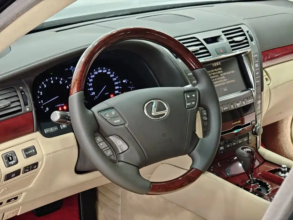Lexus LS — миниатюра 27