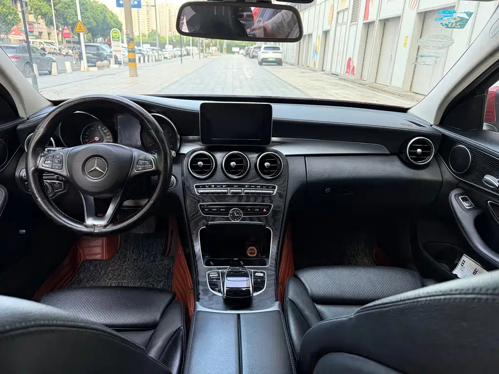 Mercedes-Benz C-Class — миниатюра 6
