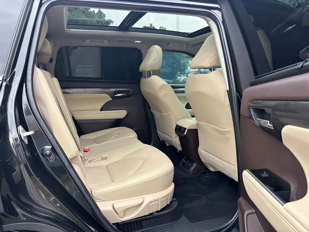 Toyota Highlander — миниатюра 8