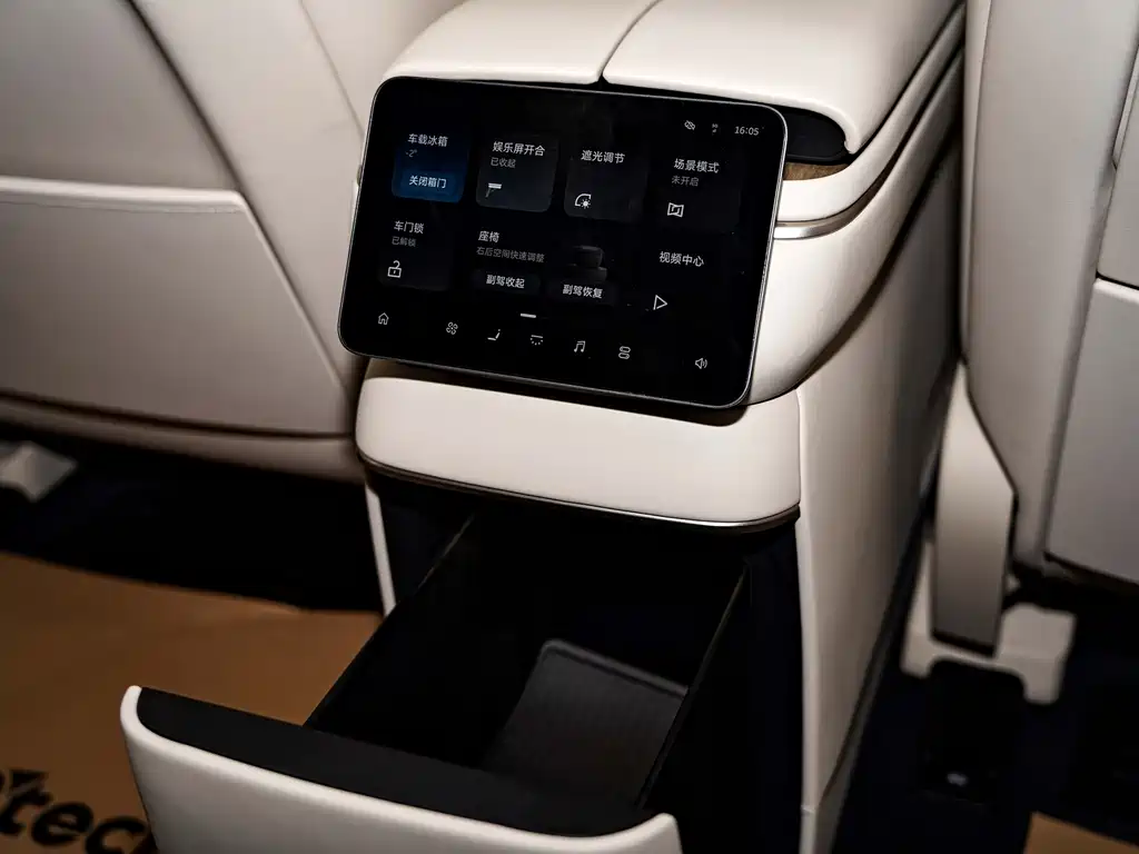 NIO ES8 — миниатюра 18