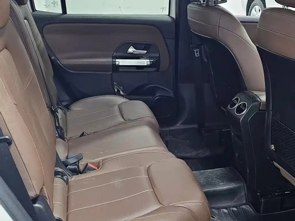 Mercedes-Benz GLB — миниатюра 12
