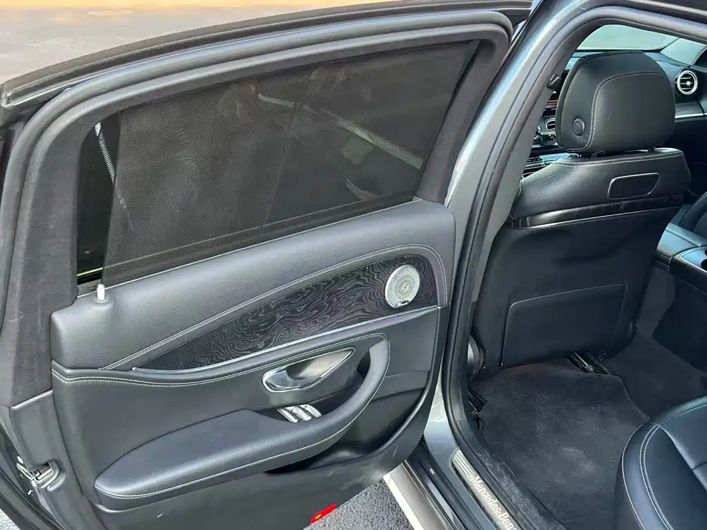 Mercedes-Benz E-Class — миниатюра 10