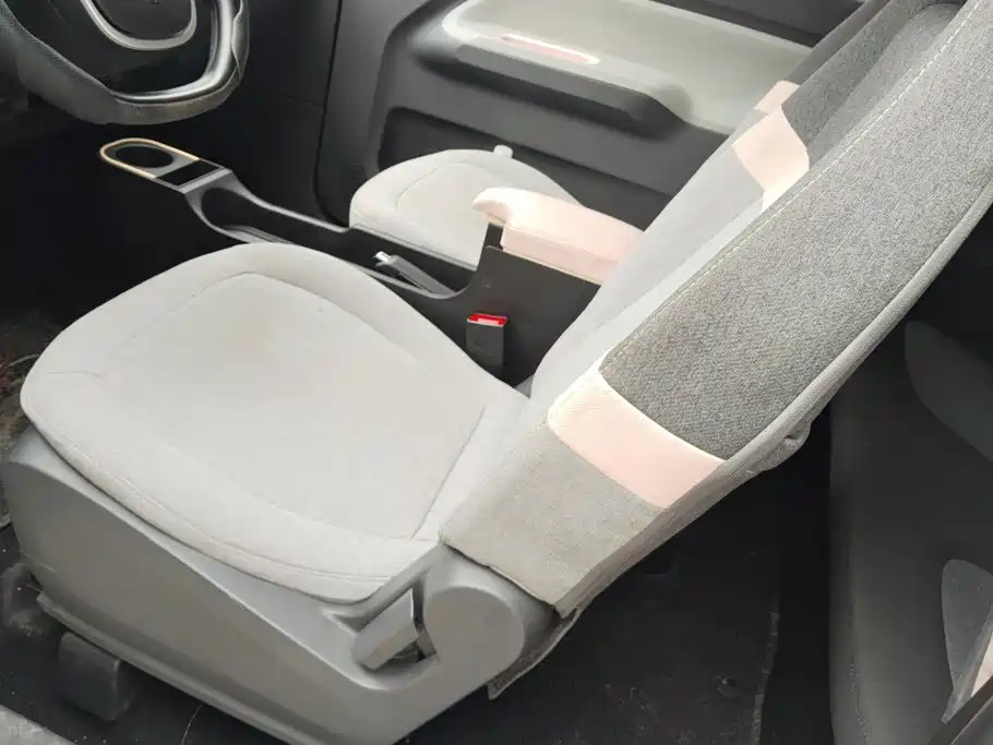 Wuling MINIEV — миниатюра 9
