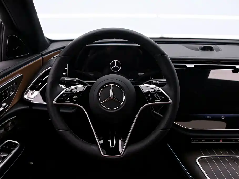 Mercedes-Benz E-Class — миниатюра 7