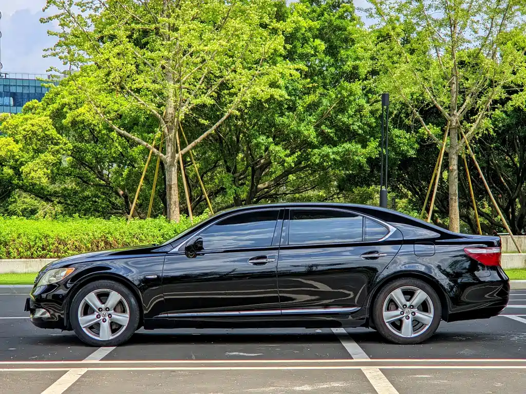 Lexus LS — миниатюра 3