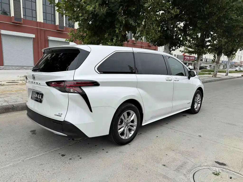 Toyota Sienna — миниатюра 4