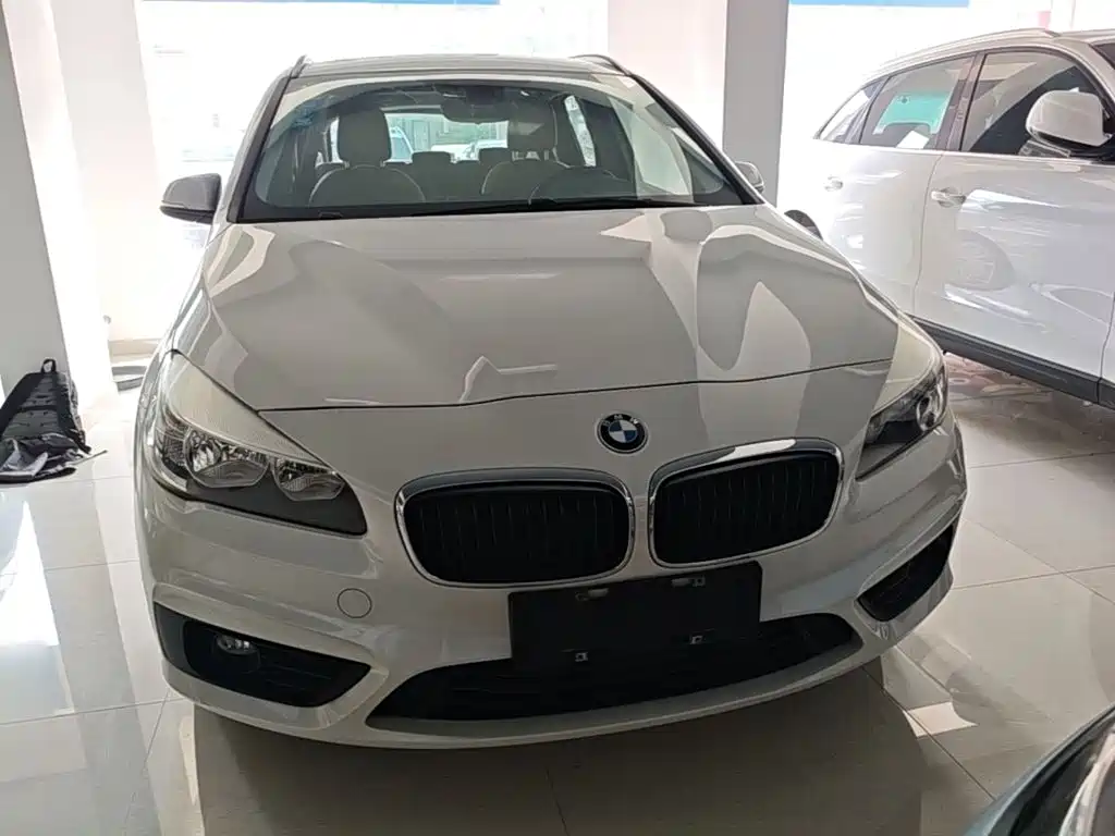 BMW 2 Series Active Tourer — миниатюра 3