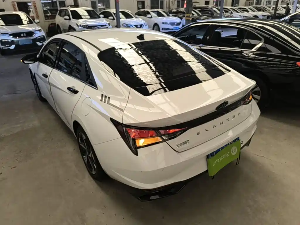 Hyundai Elantra — миниатюра 5
