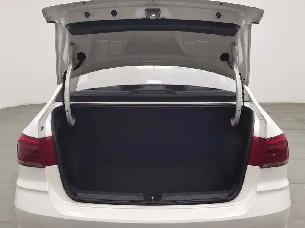 Volkswagen Santana — миниатюра 16