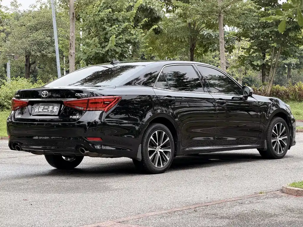 Toyota Crown — миниатюра 9