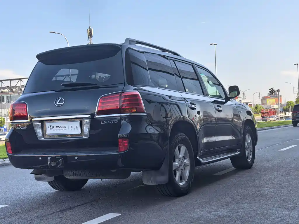 Lexus LX — миниатюра 11