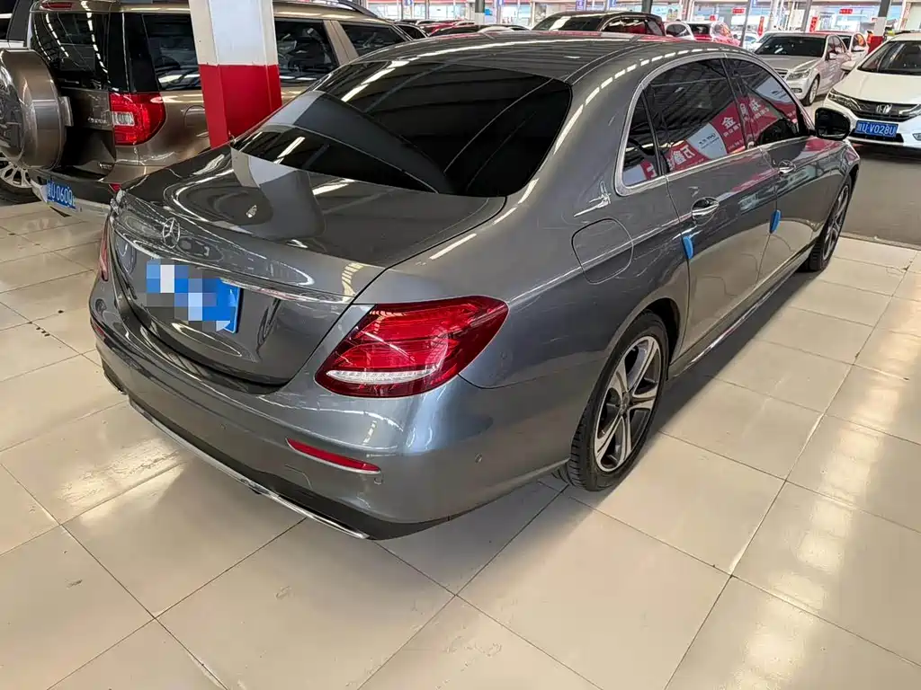Mercedes-Benz E-Class — миниатюра 10