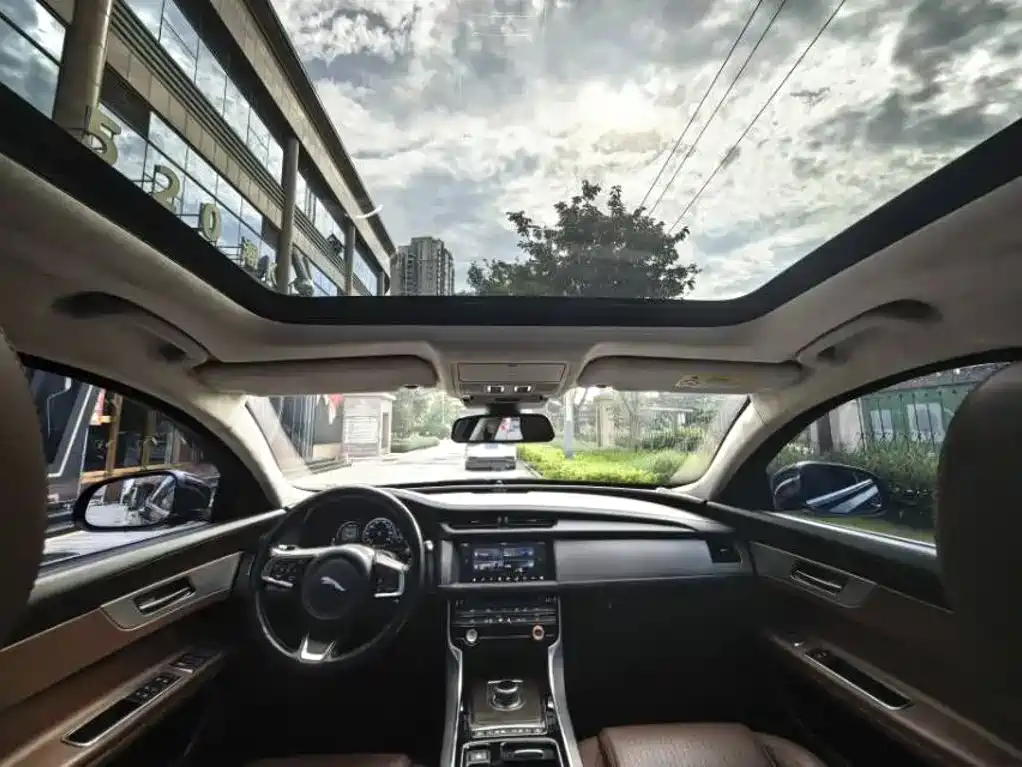Jaguar XFL — миниатюра 9