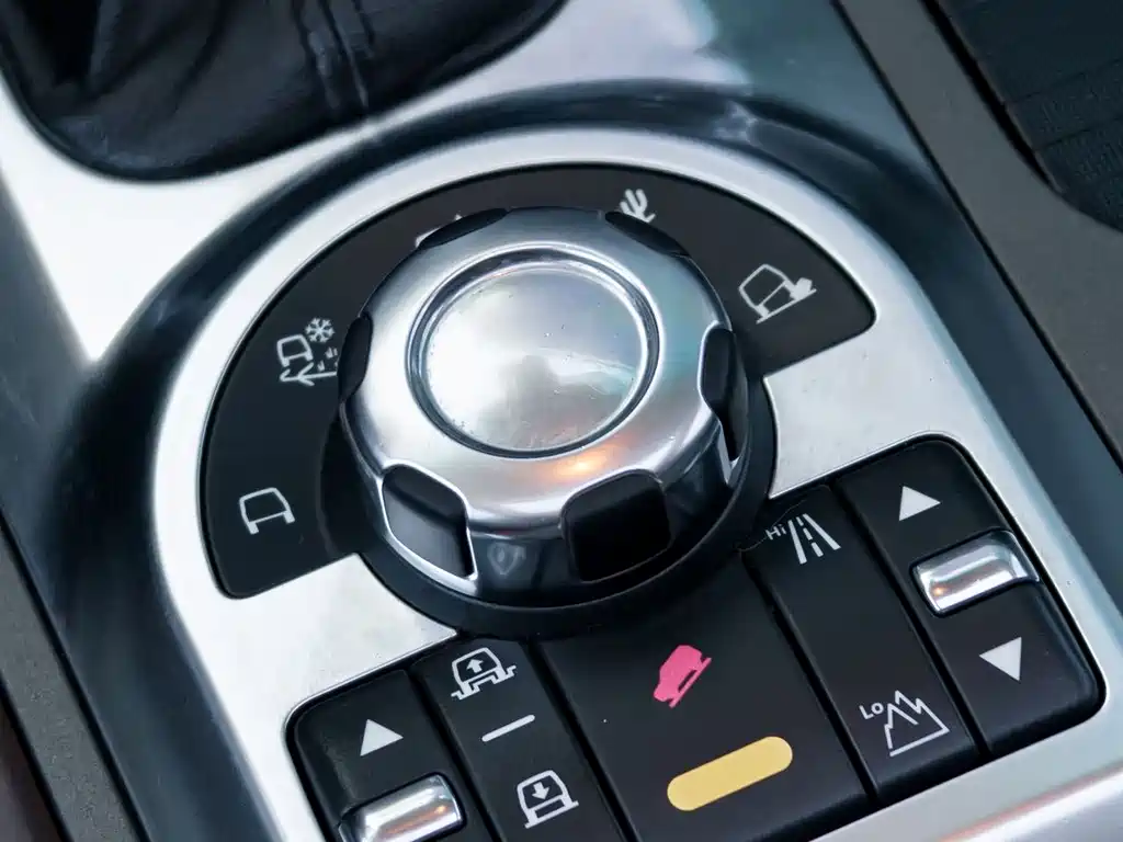 Land Rover Range Rover — миниатюра 16