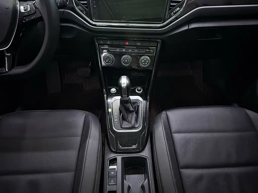 Volkswagen T-Roc 2022 280TSI DSG PLUS