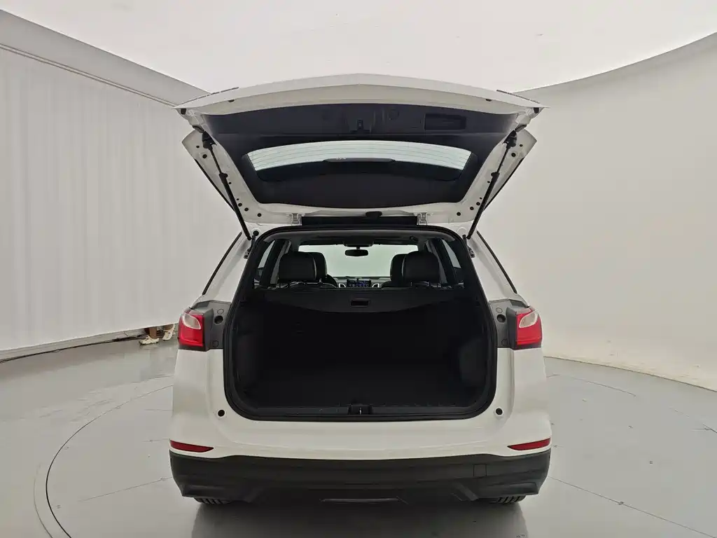 Chevrolet Equinox — миниатюра 30