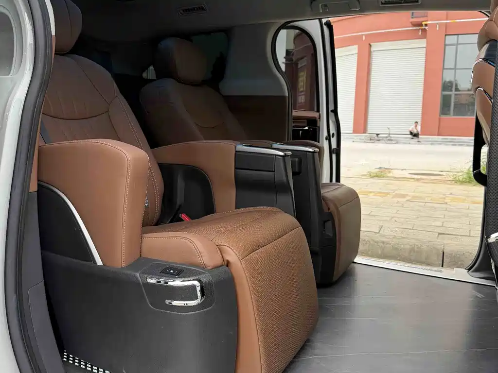 Toyota Sienna — миниатюра 11