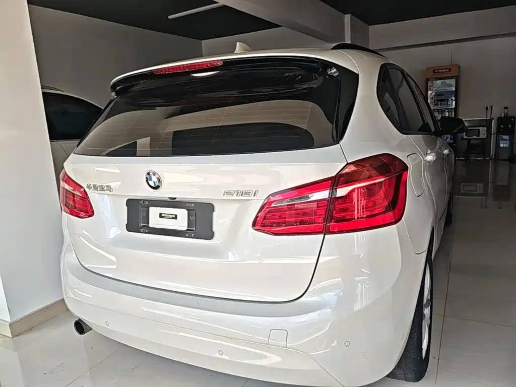 BMW 2 Series Active Tourer — миниатюра 6