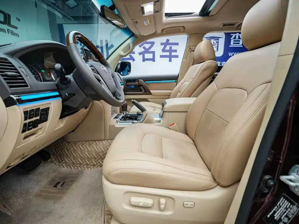 Toyota Land Cruiser 2017 4.6L AT