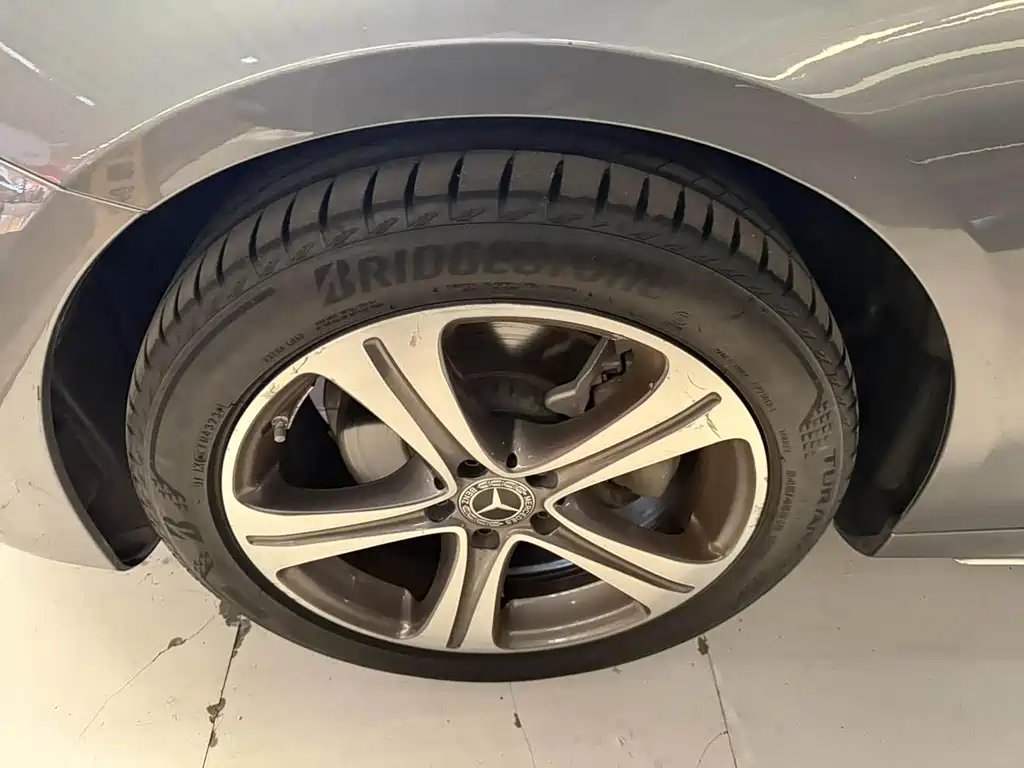 Mercedes-Benz E-Class — миниатюра 5
