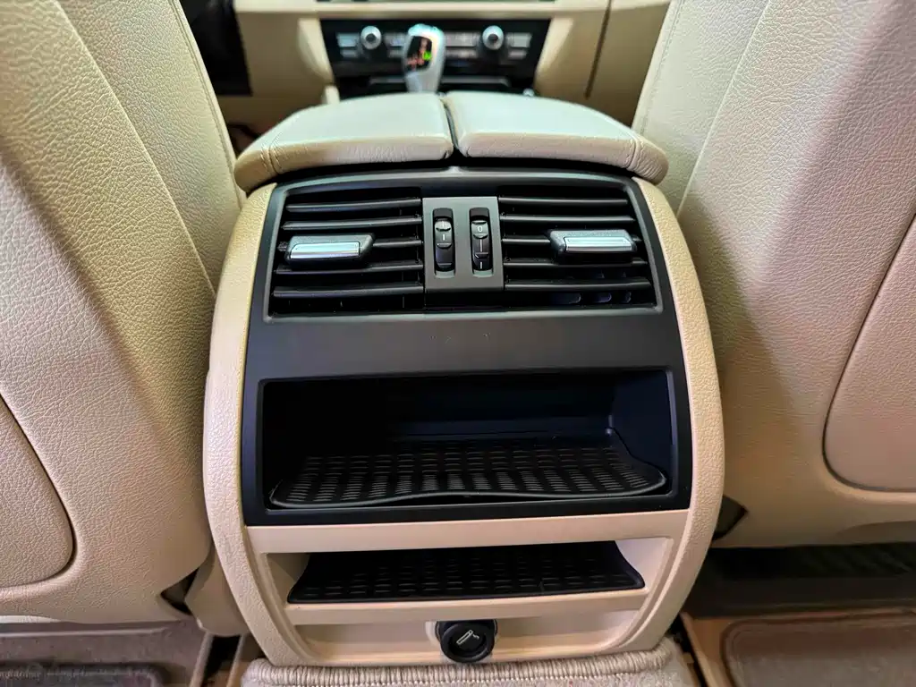 BMW 5 Series — миниатюра 13