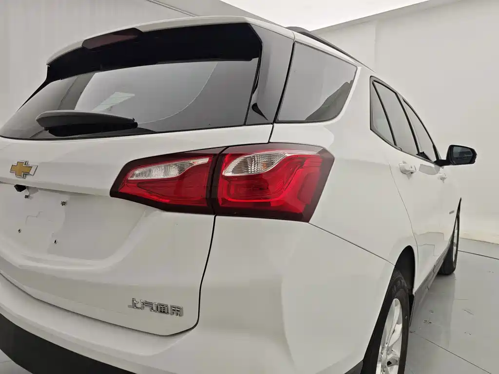 Chevrolet Equinox — миниатюра 5