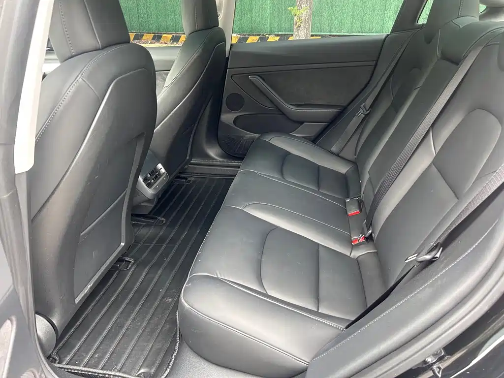 Tesla Model 3 — миниатюра 5