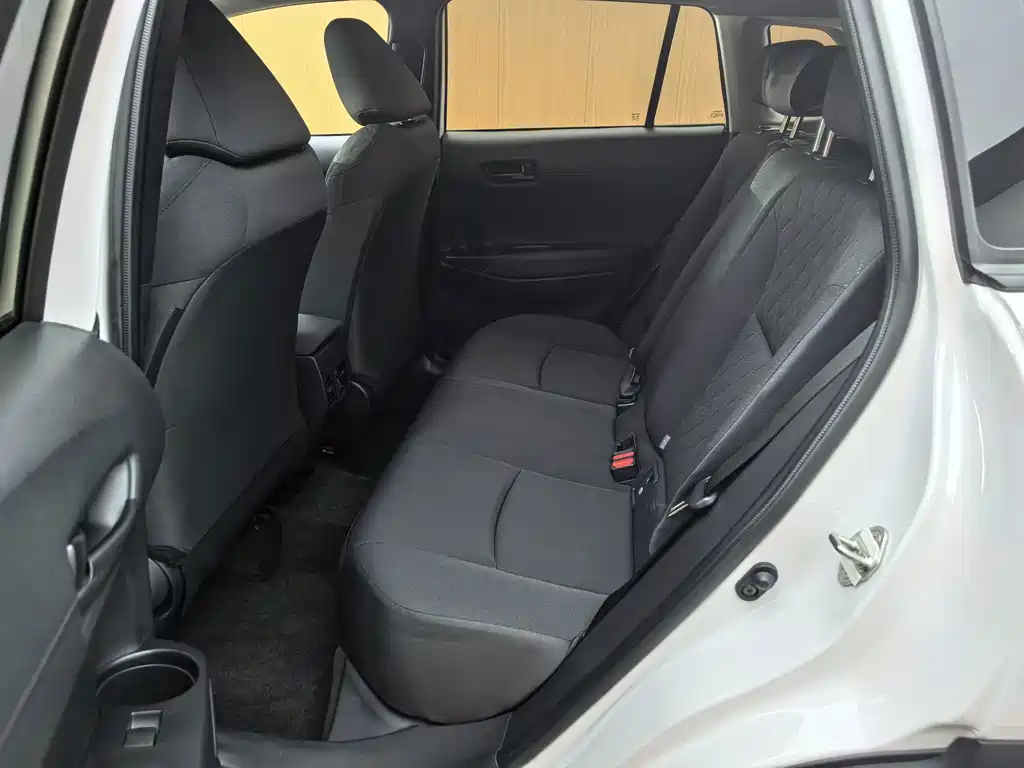 Toyota Corolla Cross — миниатюра 18