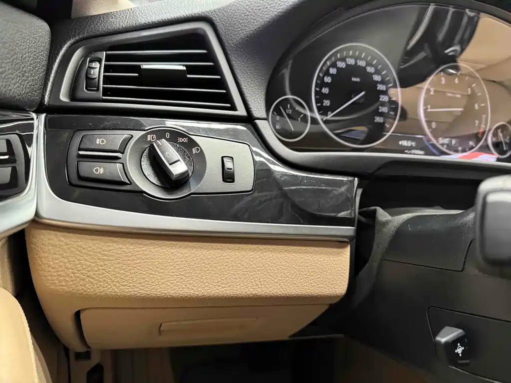 BMW 5 Series — миниатюра 12