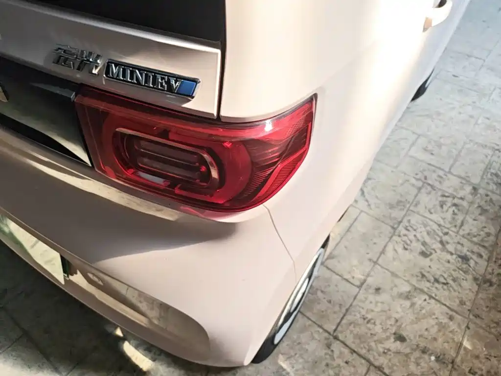 Wuling MINIEV — миниатюра 8