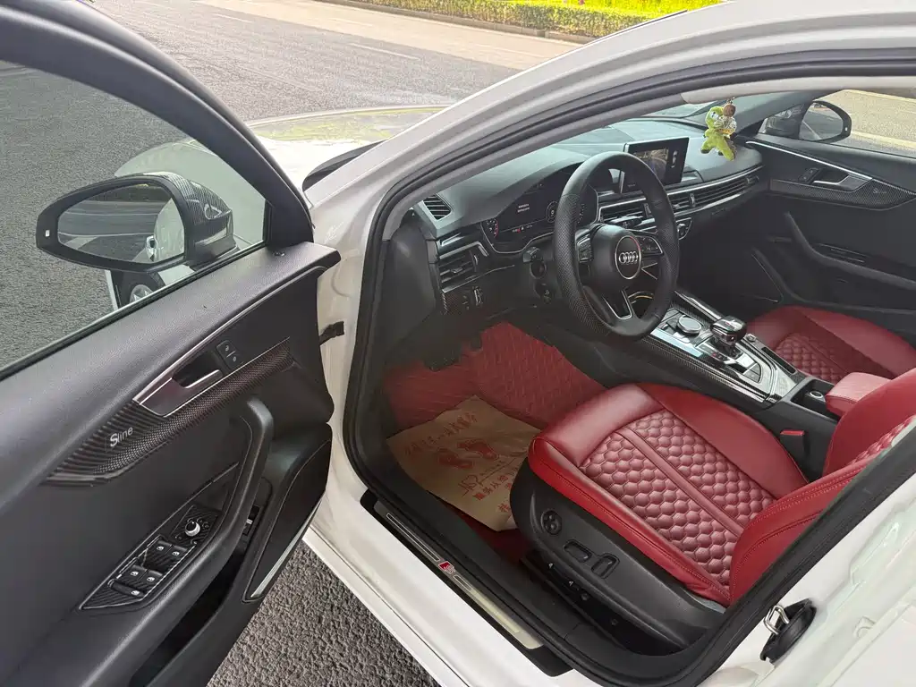 Audi A4L 2019 40 TFSI Fashion V