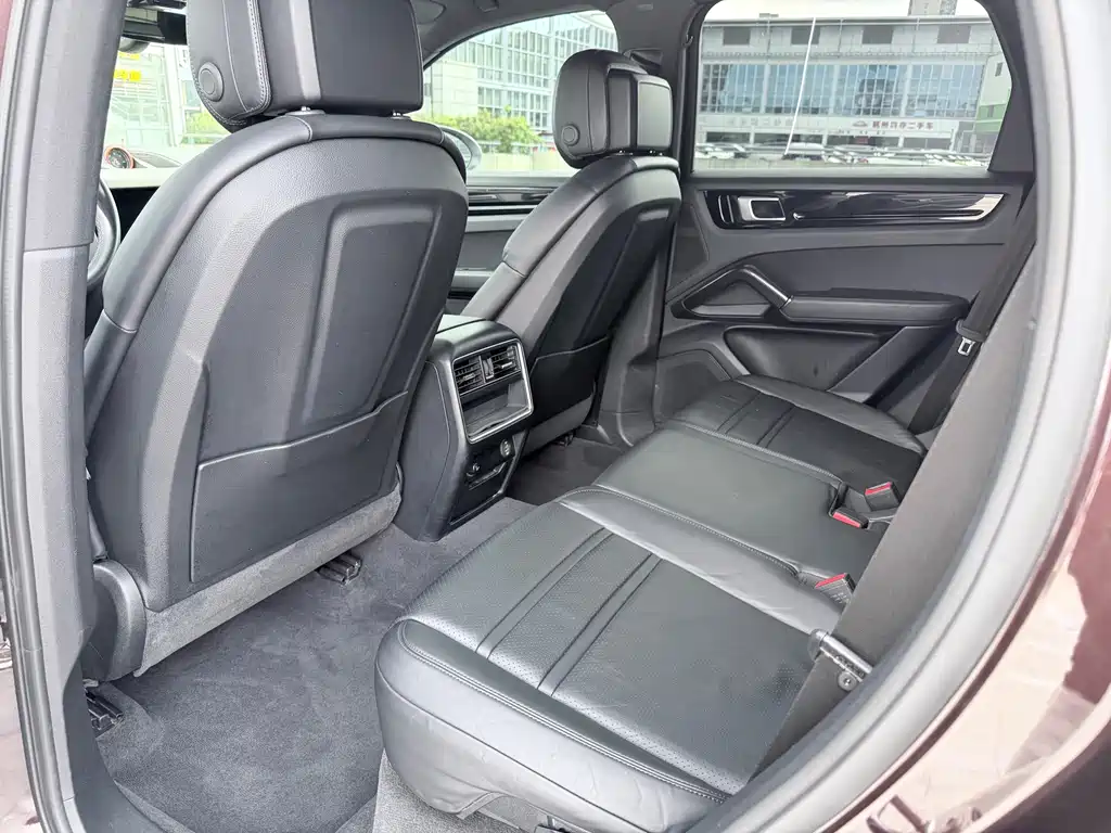 Porsche Cayenne — миниатюра 11