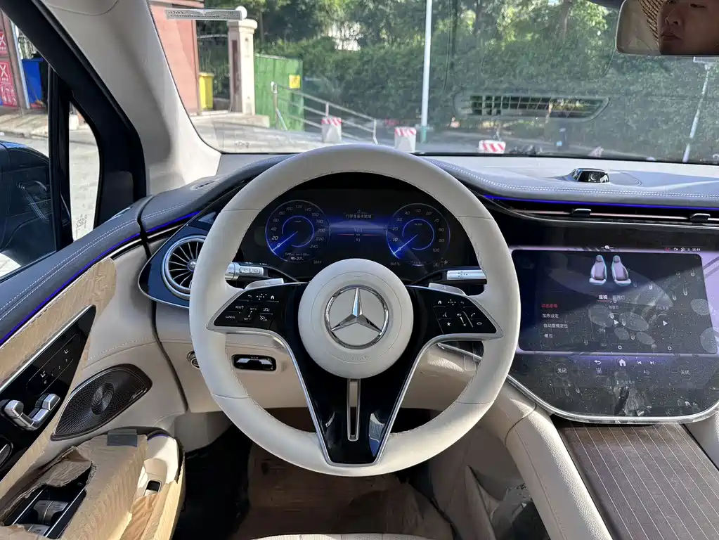 Mercedes-Benz EQS SUV — миниатюра 15