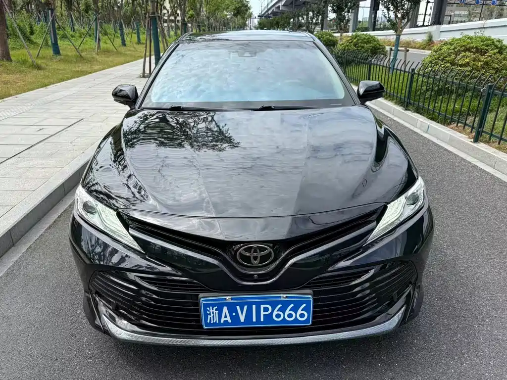 Toyota Camry — миниатюра 2