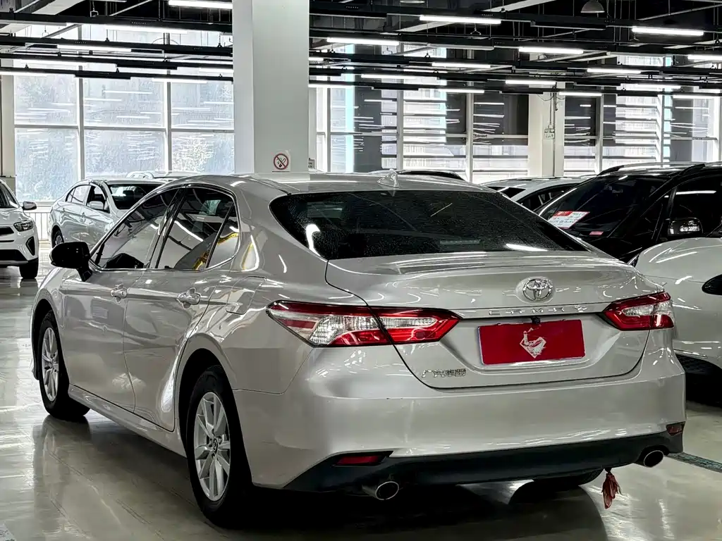 Toyota Camry — миниатюра 7