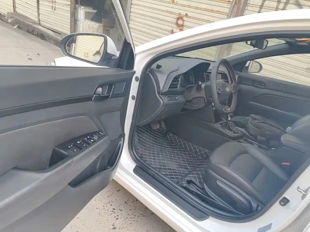 Hyundai Elantra — миниатюра 16