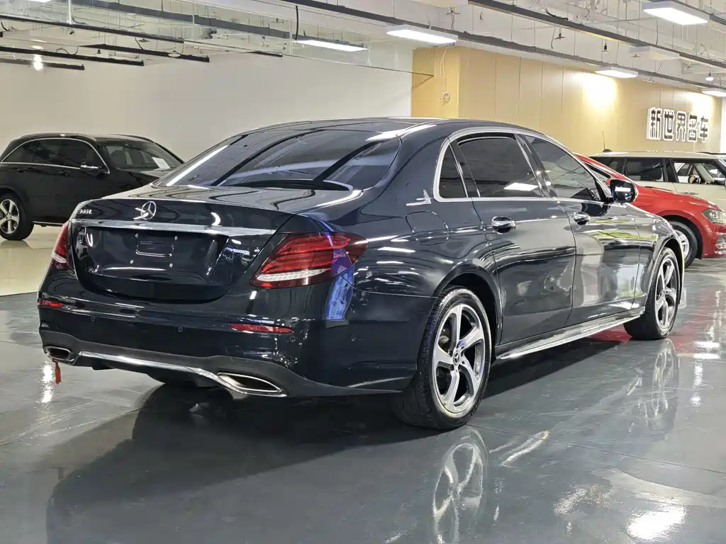 Mercedes-Benz E-Class — миниатюра 9