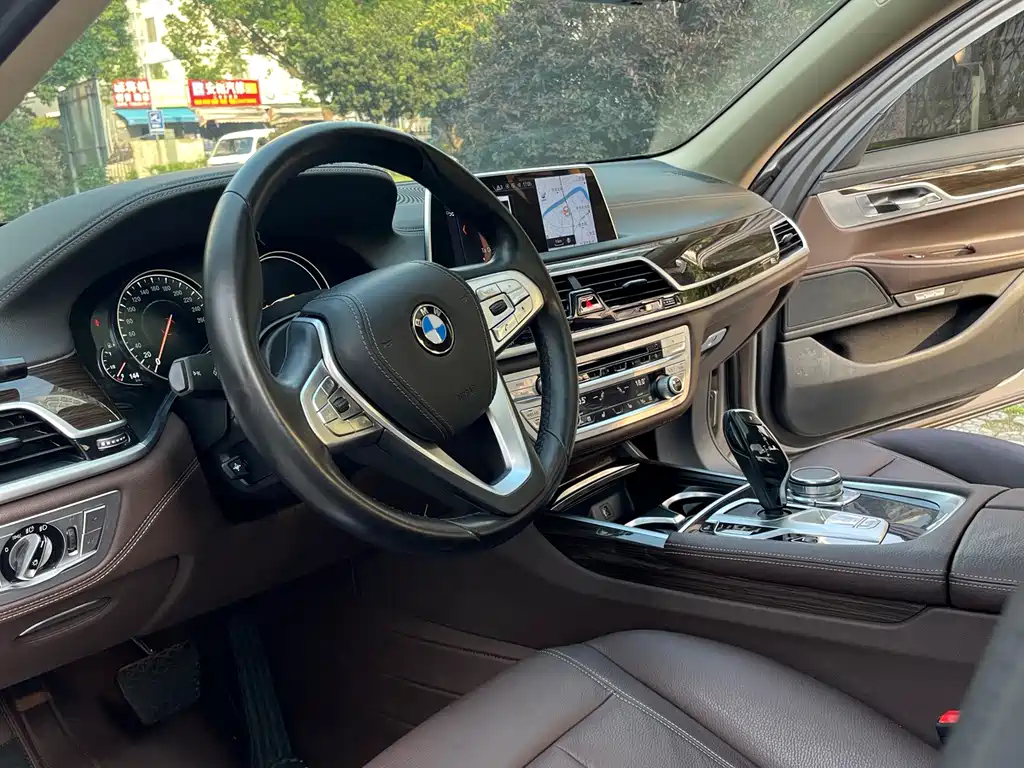 BMW 7 Series — миниатюра 4