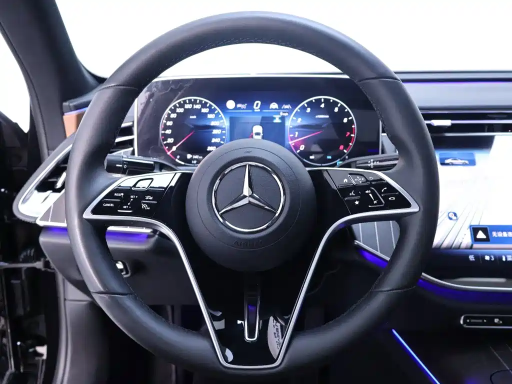 Mercedes-Benz E-Class — миниатюра 16