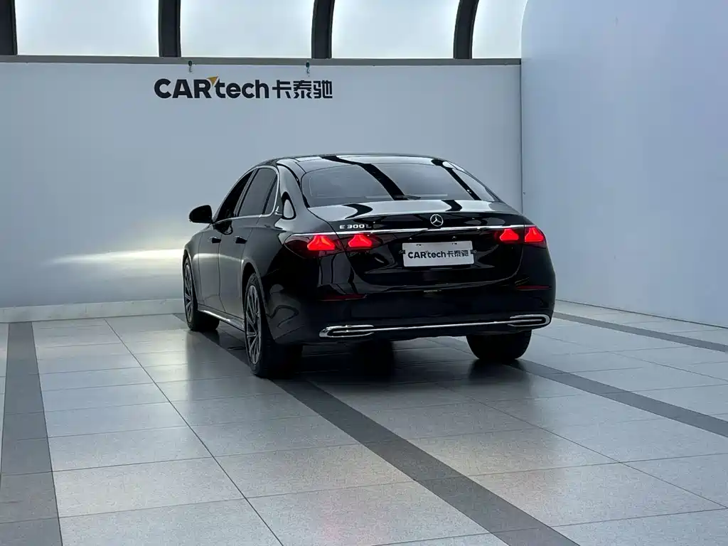 Mercedes-Benz E-Class — миниатюра 3