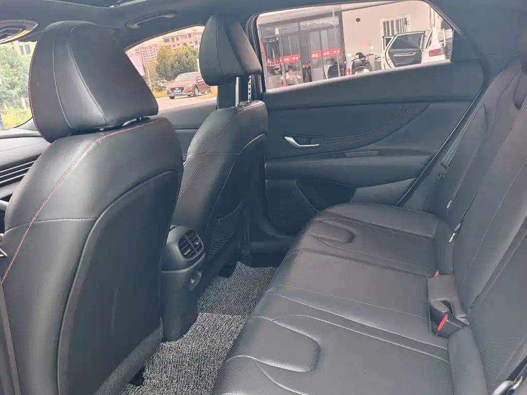 Hyundai Elantra — миниатюра 14