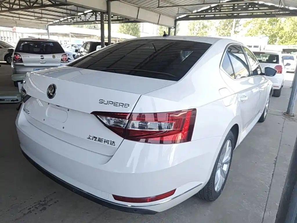 Skoda Superb — миниатюра 7