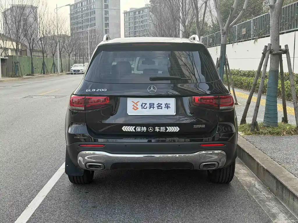 MERCEDES-BENZ GLB