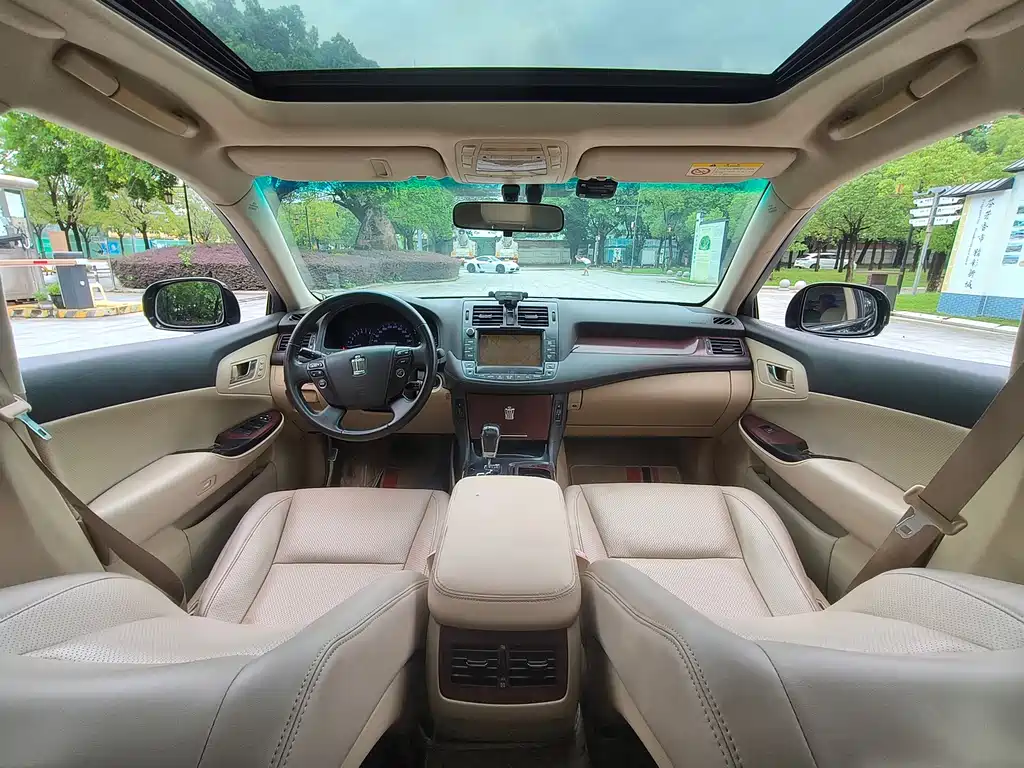 Toyota Crown — миниатюра 5
