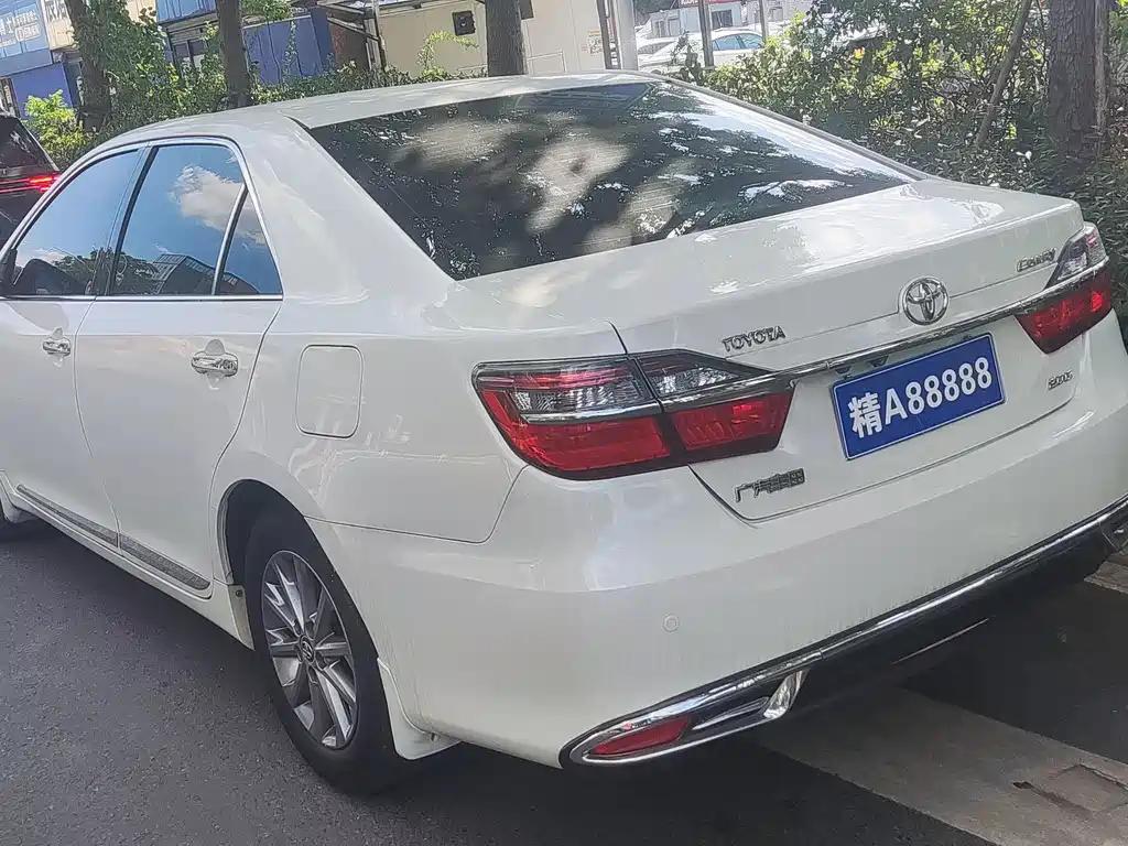 Toyota Camry — миниатюра 5