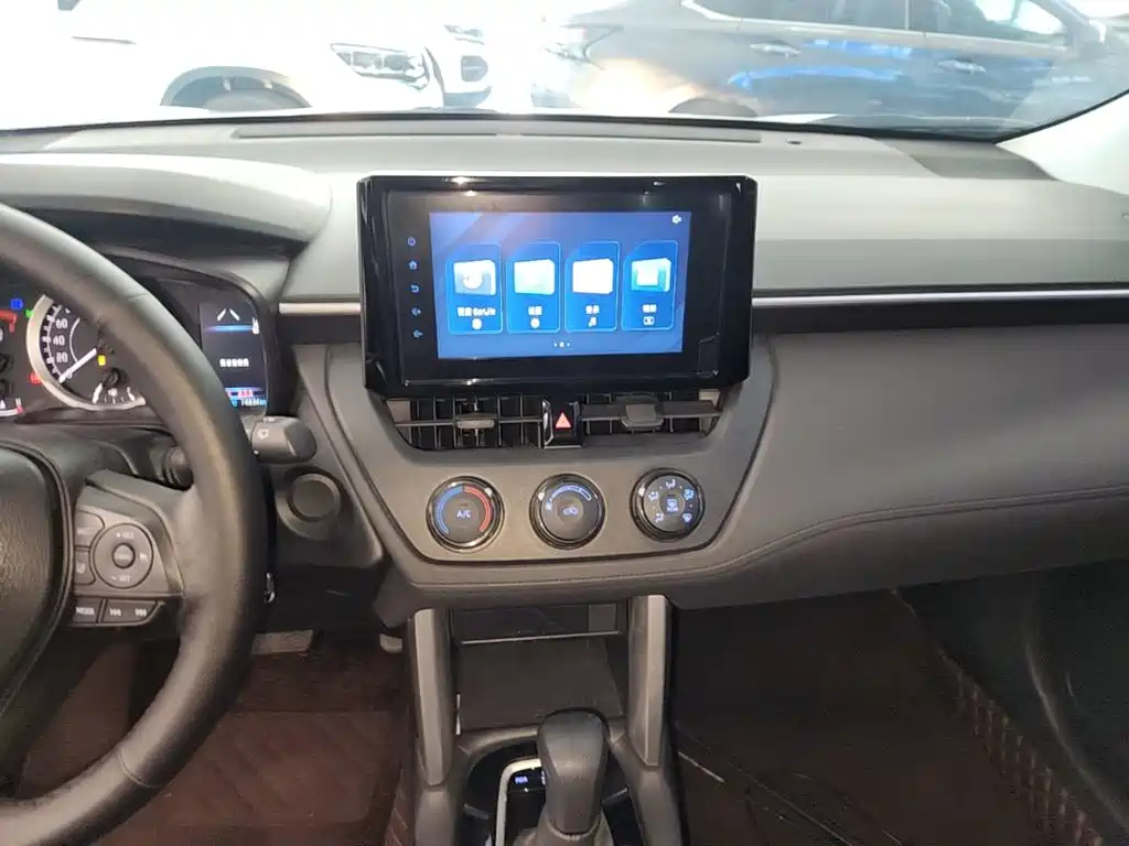 Toyota Corolla Cross — миниатюра 13