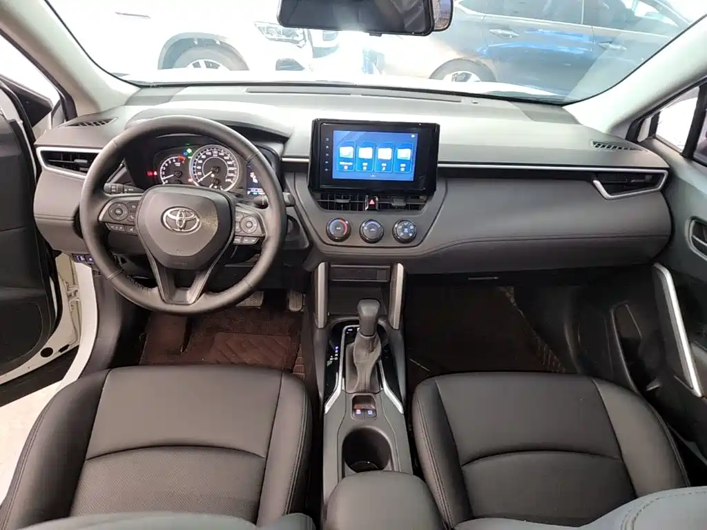 Toyota Corolla Cross — миниатюра 10
