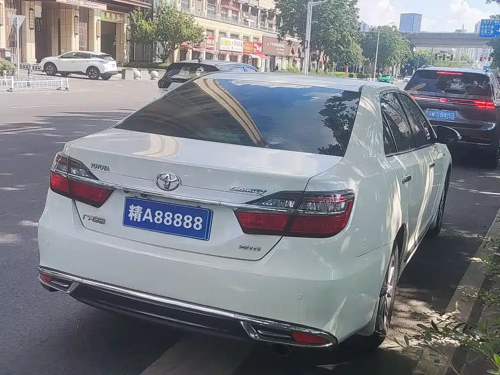 Toyota Camry — миниатюра 6