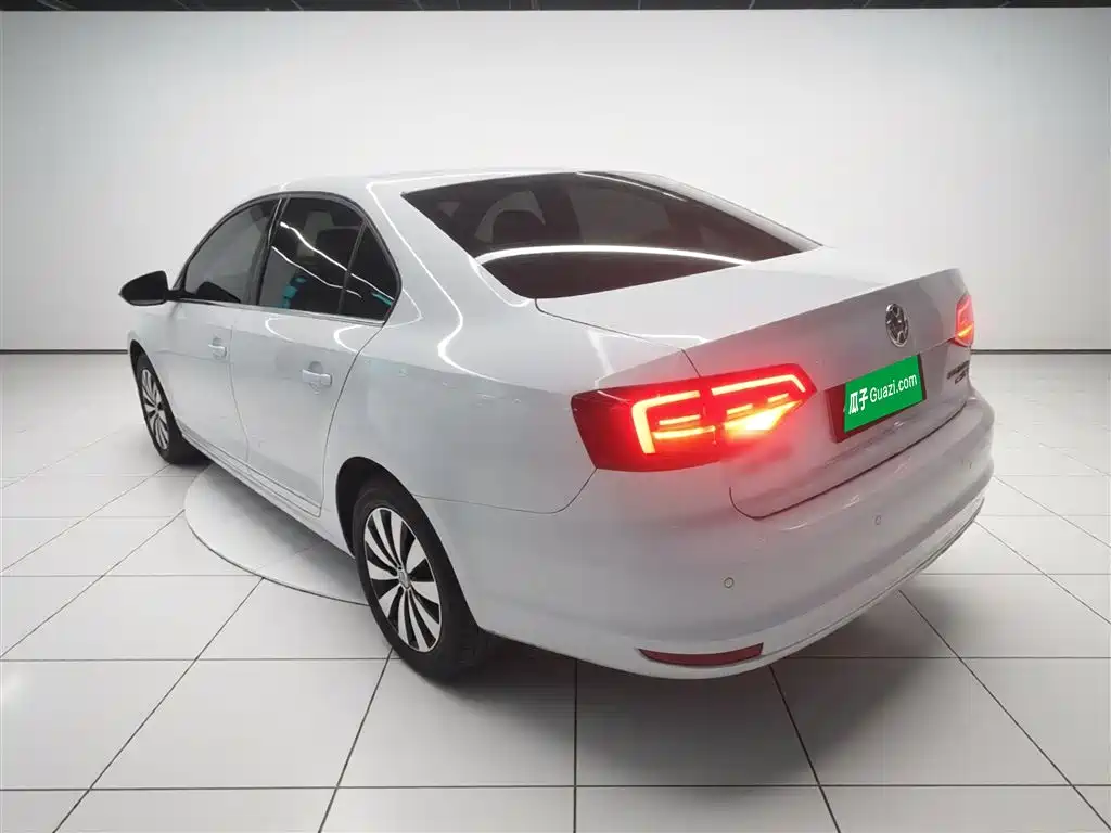 Volkswagen Sagitar 2017 180TSI AT Premium