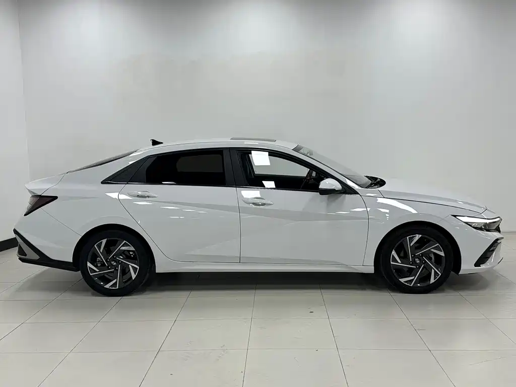 Hyundai Elantra — миниатюра 4